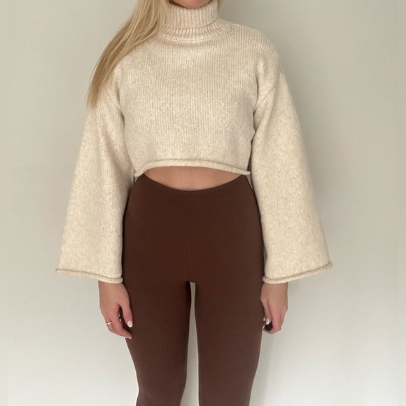 FOREVER 21 | CROPPED TURTLENECK WITH BELL SLEEVES | CREAM - Picture 2 of 3